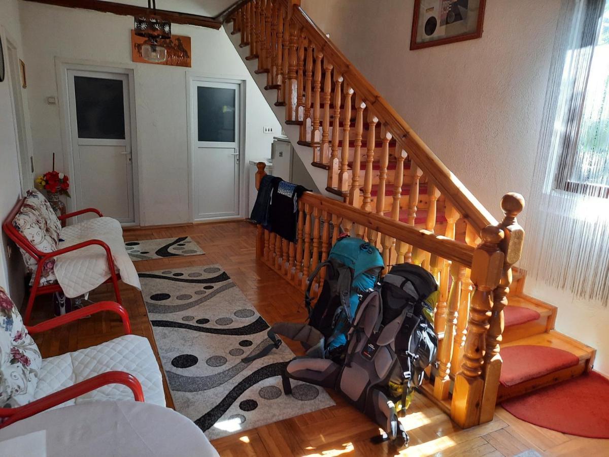 Bus Station Hostel Печ Экстерьер фото