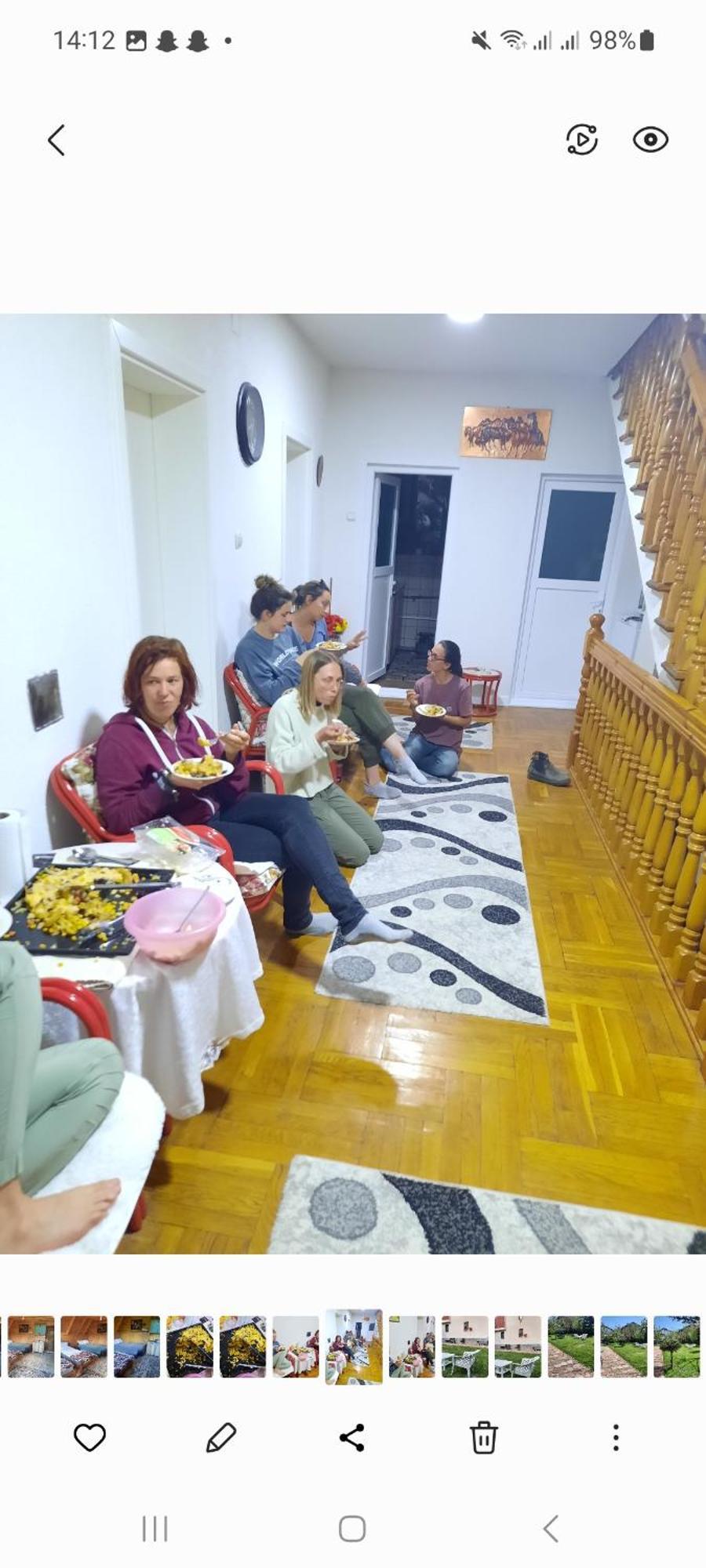 Bus Station Hostel Печ Экстерьер фото