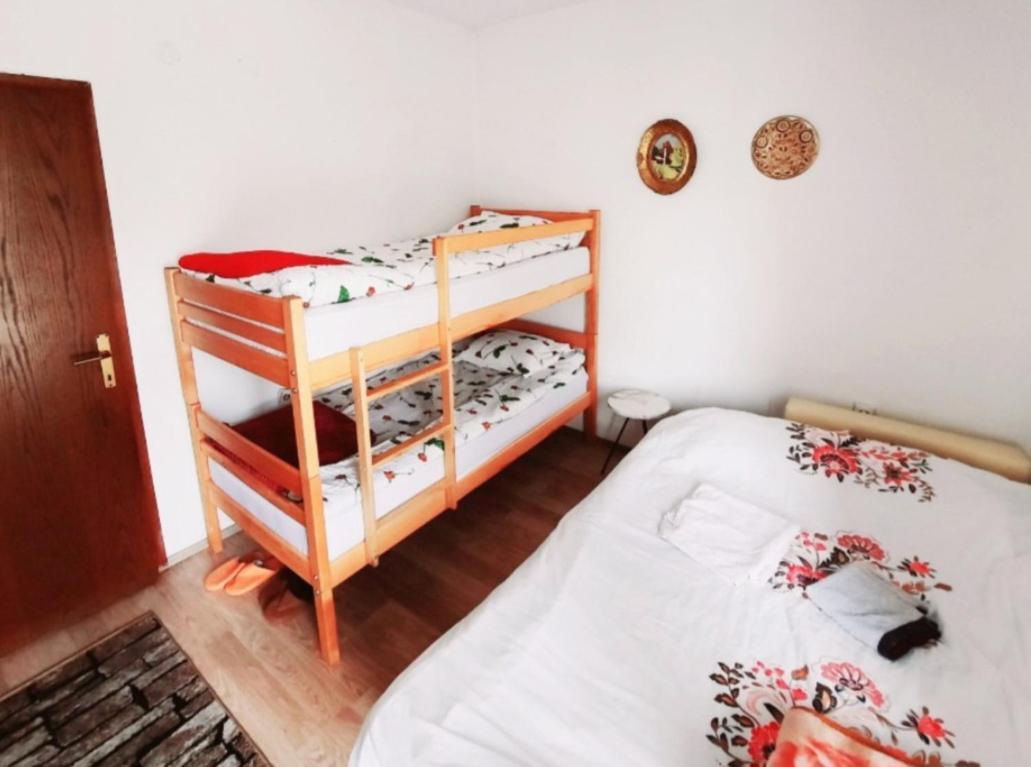 Bus Station Hostel Печ Экстерьер фото